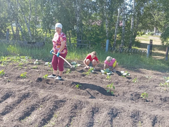 Скоро завершается летняя оздоровительная площадка Любино-Малоросской школы. И сегодня, 26 июня, в ла