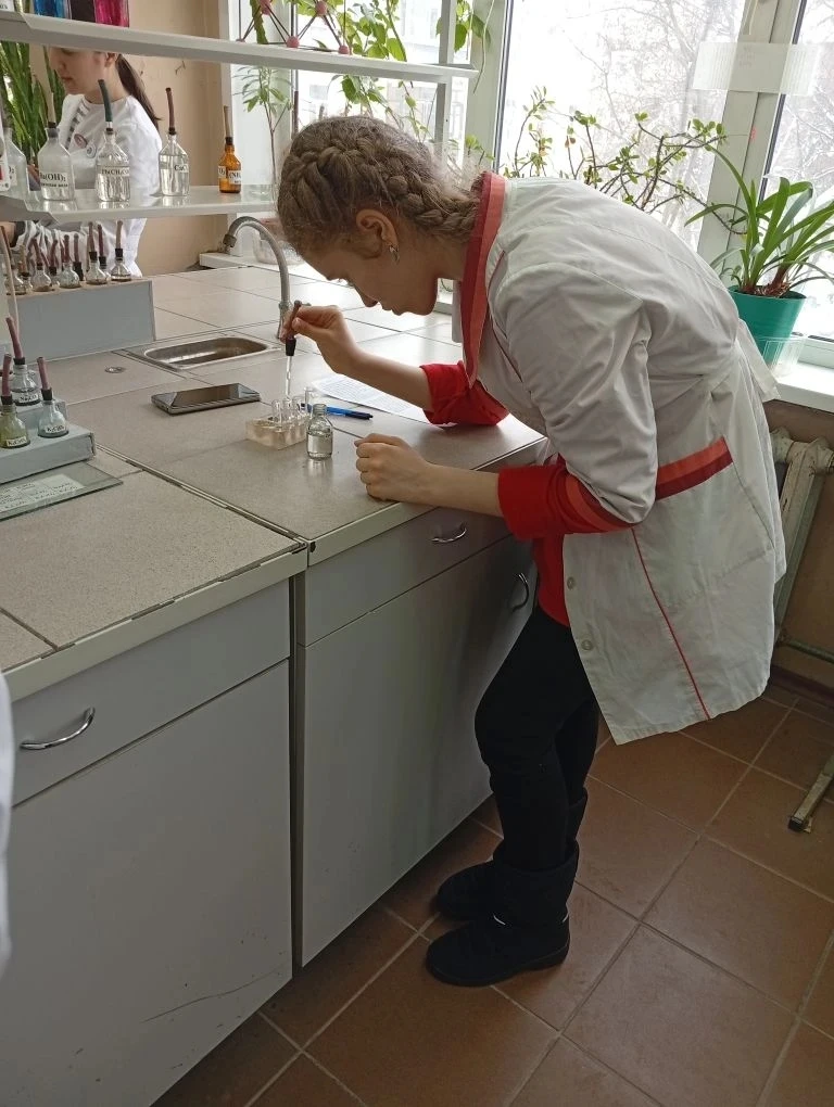 Химия — это не только учебники, но и практика! 🔬  Сегодня наши ученики 8-9-х классов превратились в 