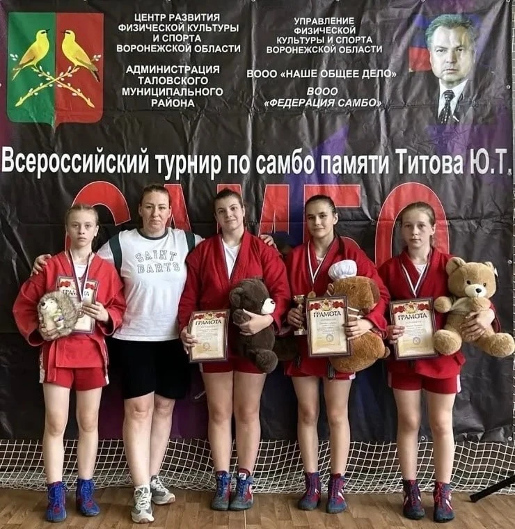 🏆🥋Самбисты из Губкина взяли золото, серебро и бронзу на всероссийских соревнованиях.  🗺За награды Вс