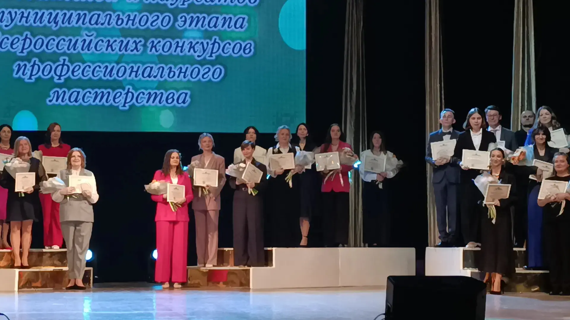 🎉 Поздравление лауреату муниципального этапа конкурса «Учитель года России» 🎉  Уважаемые коллеги, уч