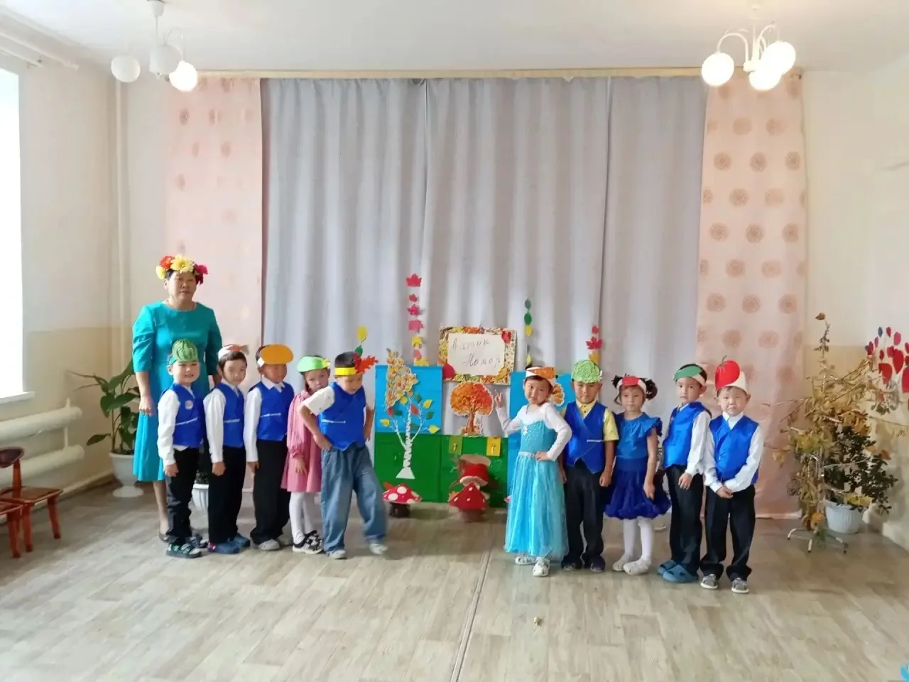 🍁🍂Традиционно, в конце сентября , в нашем детском саду проходят осенний праздник. Утр...