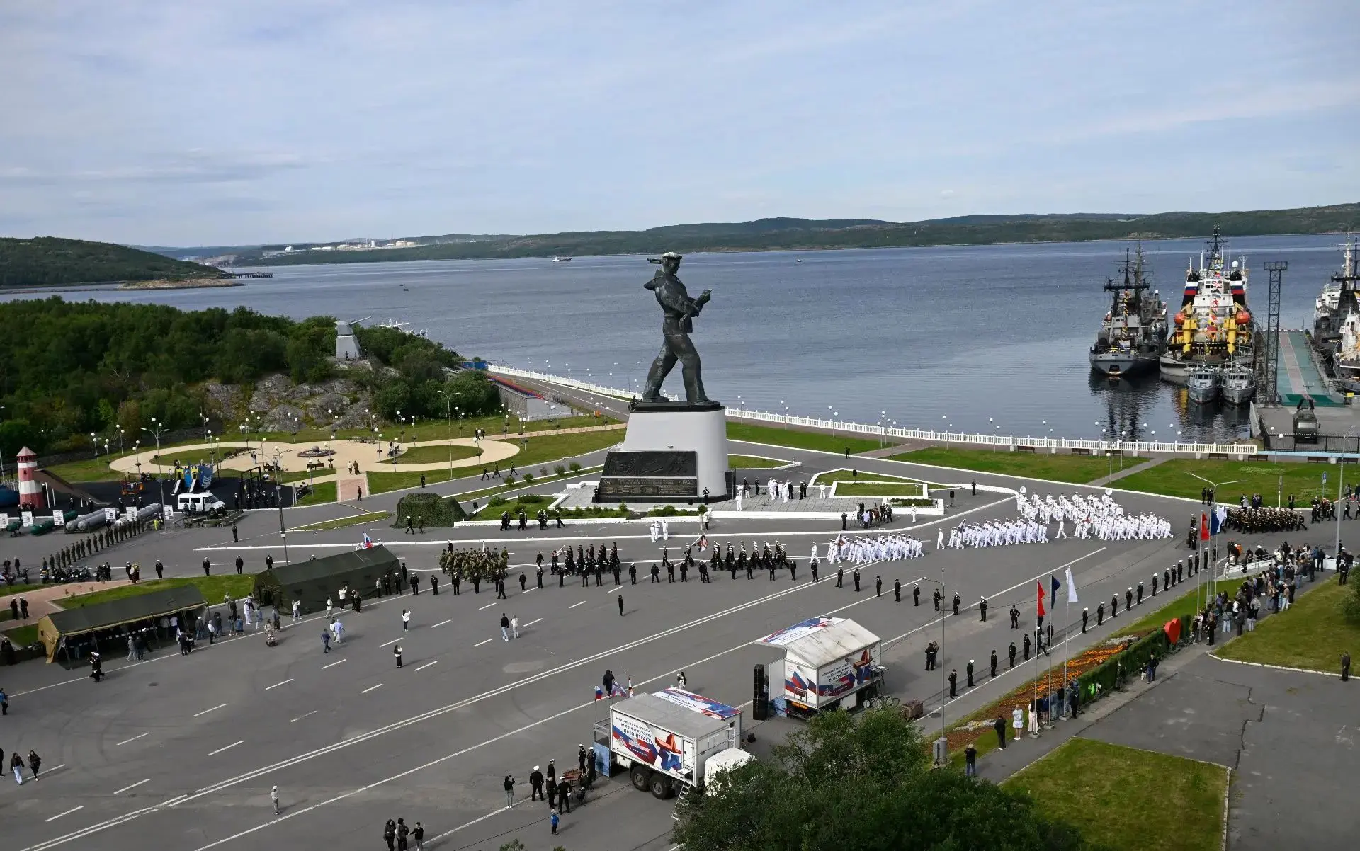 🇷🇺 В гарнизонах Мурманской области отметили День Военно-Морского флота

Накануне основные торжеств