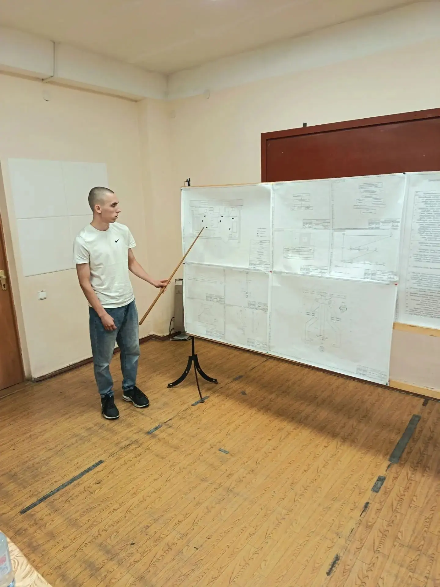 Приступили к защите выпускных квалификационных работ студенты группы ТО 4-2 специальности Техническо