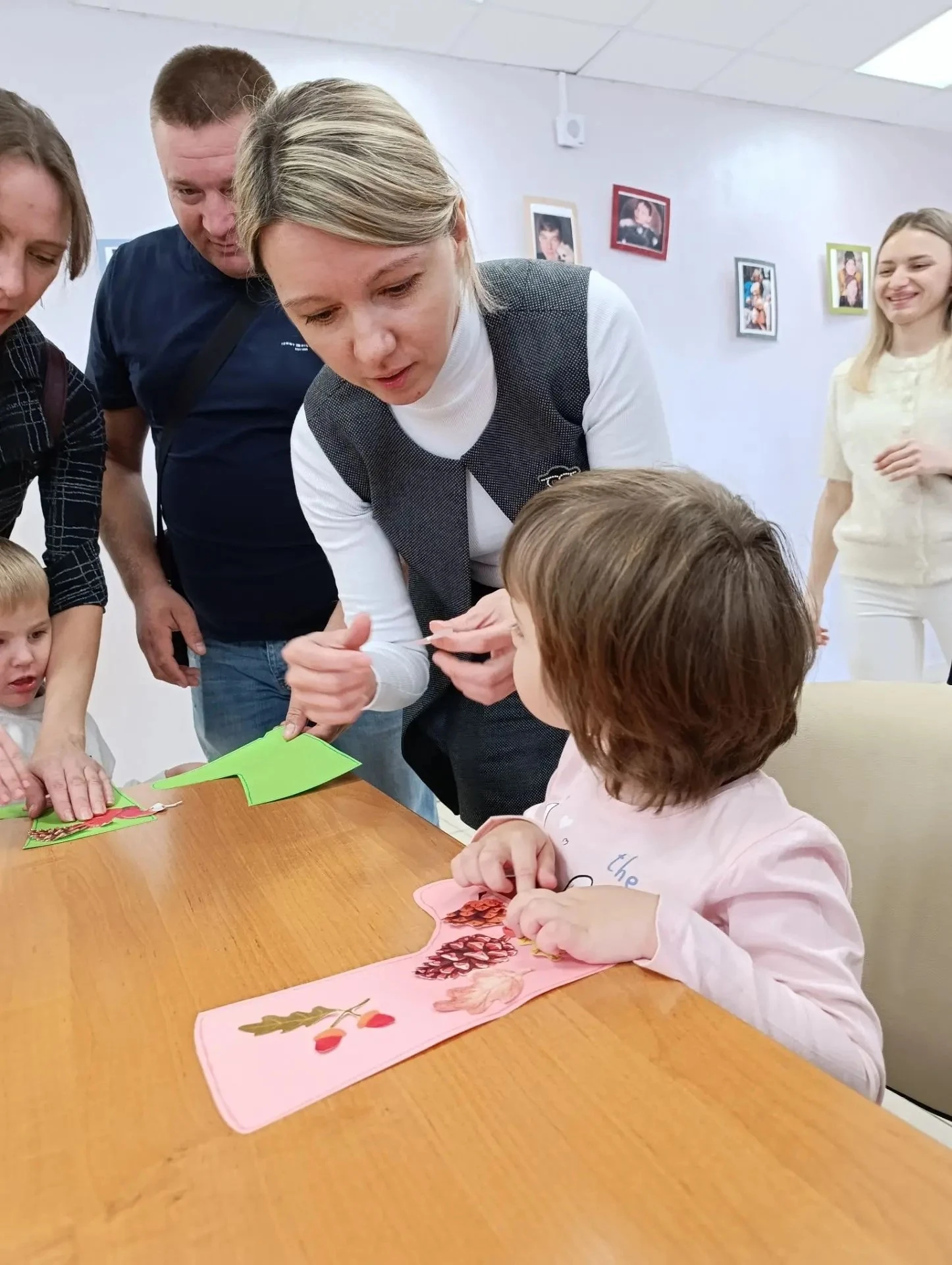 Праздник осени для малышей: финальное мероприятие курса, наполненное теплом и улыбками.