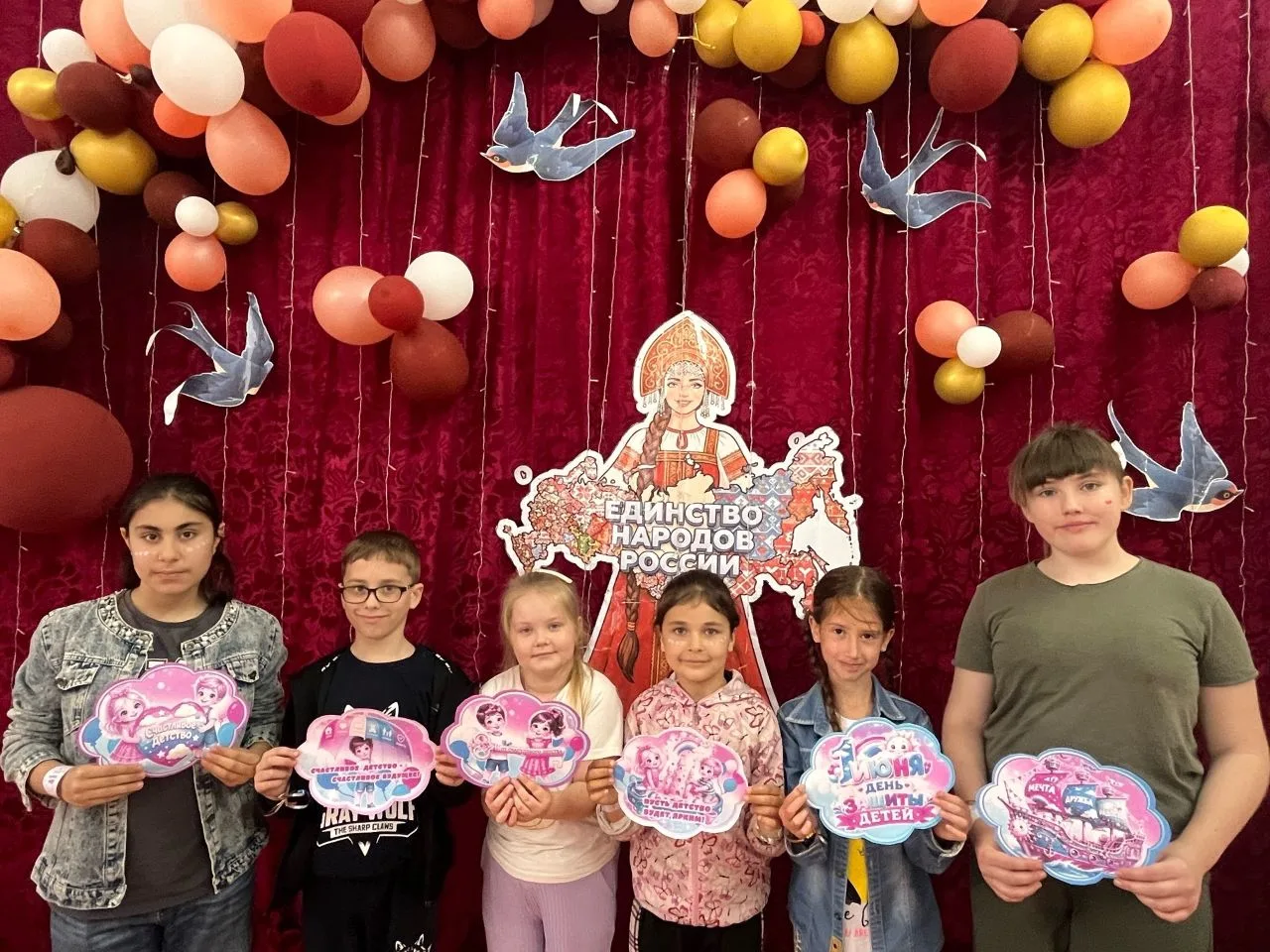 Лето, драйв, краски! 🎨 
 
🎉 Сегодня, 1 июня, в День защиты детей, мы с размахом провели праздник Д