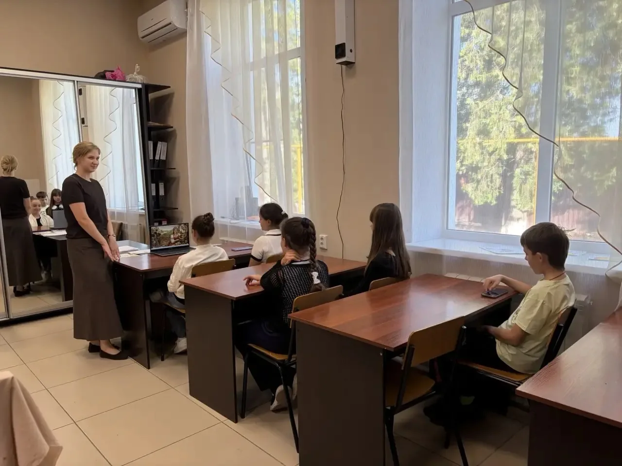 В Детской художественной школе ст-цы Новопокровской прошло важное профилактическое меро...