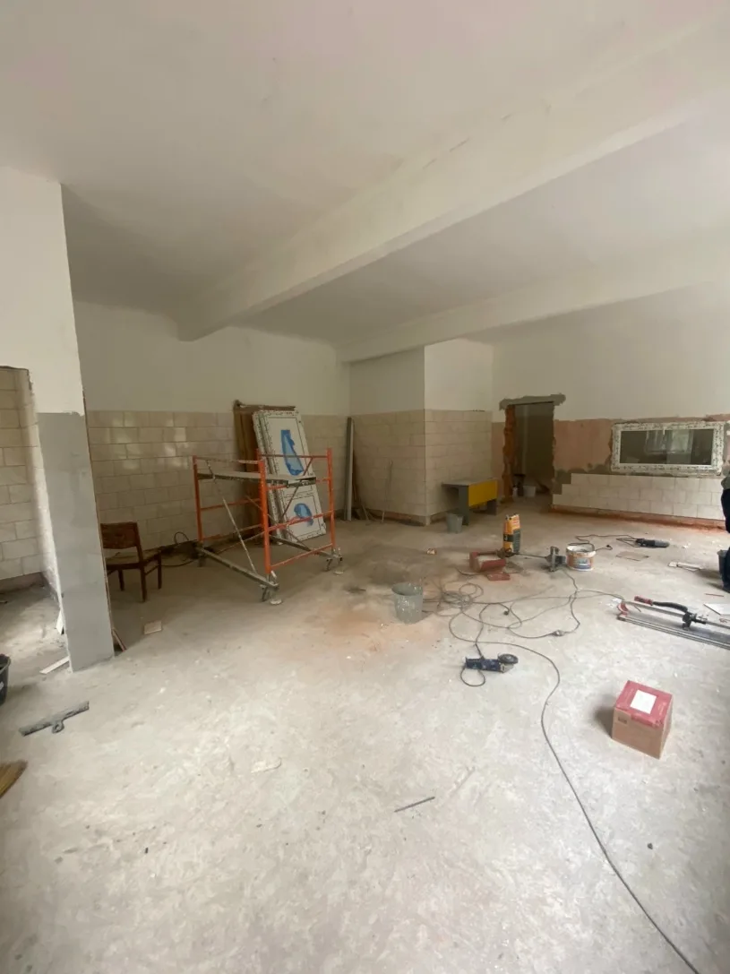 Требуются плиточники-пол и стены, объем 300 кв.м. Все подробности по телефону 89101198210 Антон Петр