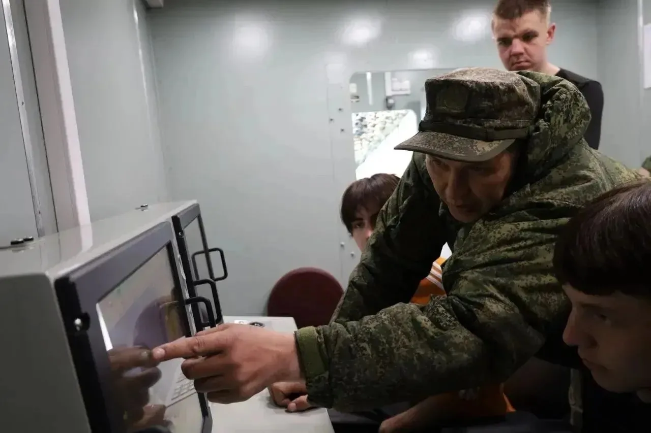🪖 🇷🇺Наши десятиклассники прошли учебные военные сборы в Читинском округе! С 18 по 22 мая ребята: 1️⃣