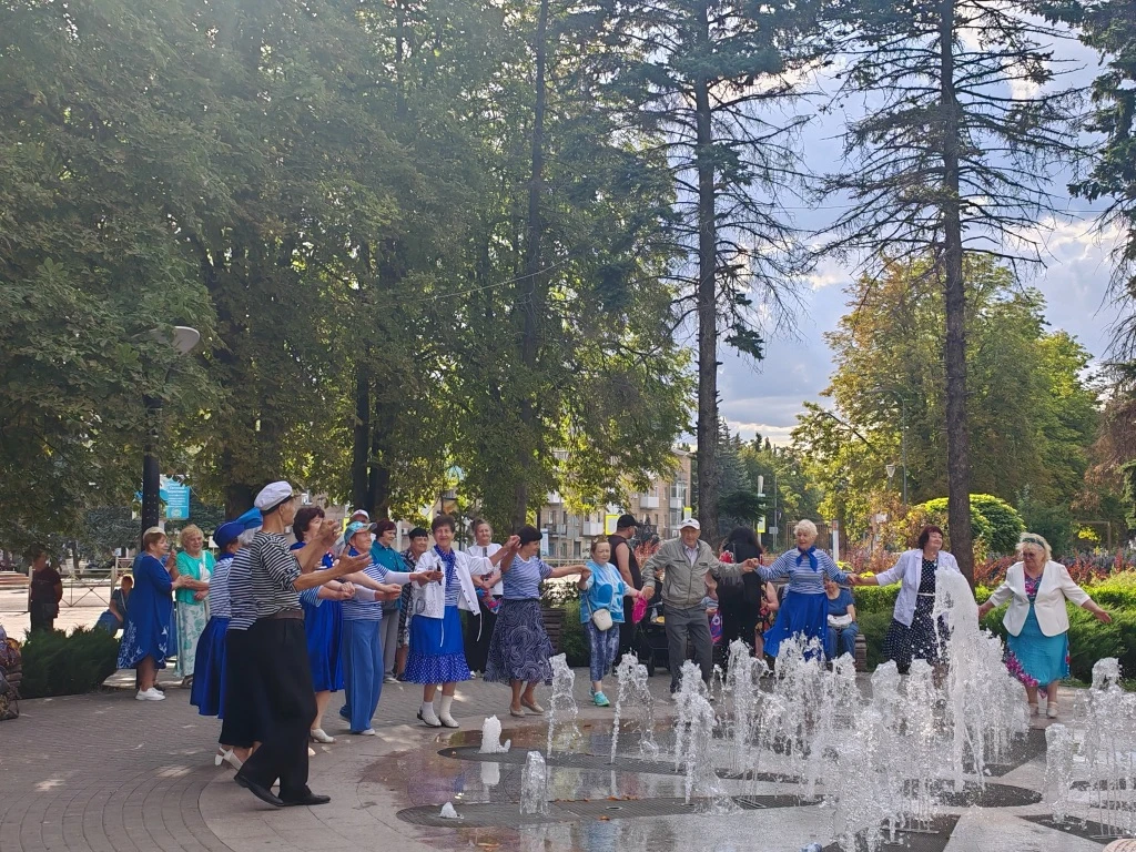 #культурнаяжизньгородаГуково 29 июля, в преддверии Дня воздушно - десантных войск, у городского фонт