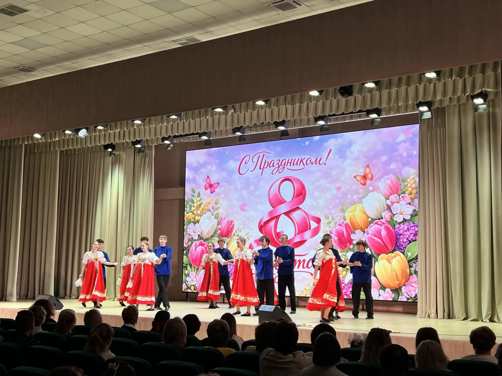 🌷 Международный женский день в #Родной36: как это было?   С утра нас встречали музыкальные гостиные.