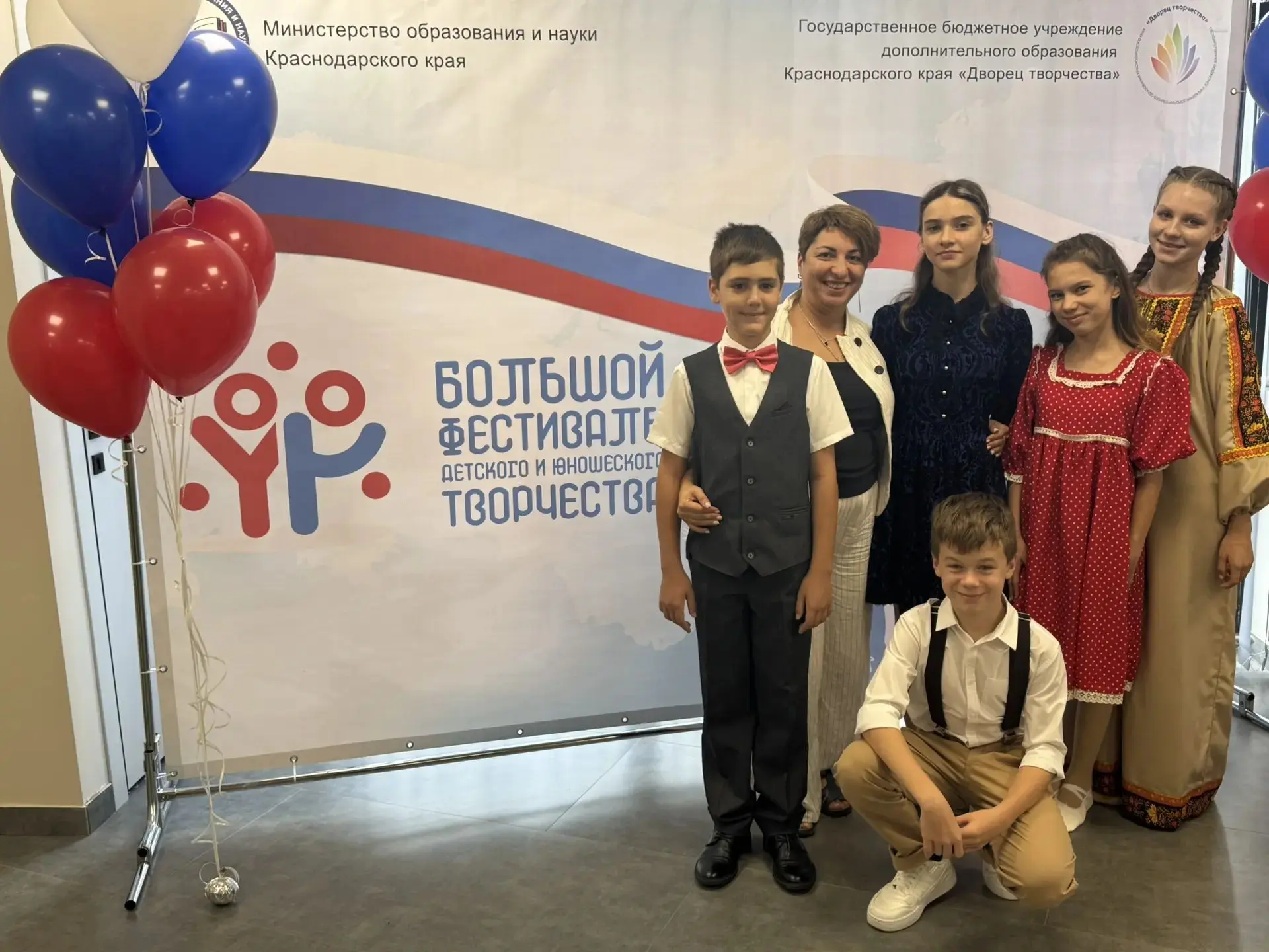 🌟 Маленькие звёзды большой сцены: как шестиклассники покорили краевой театральный фест...