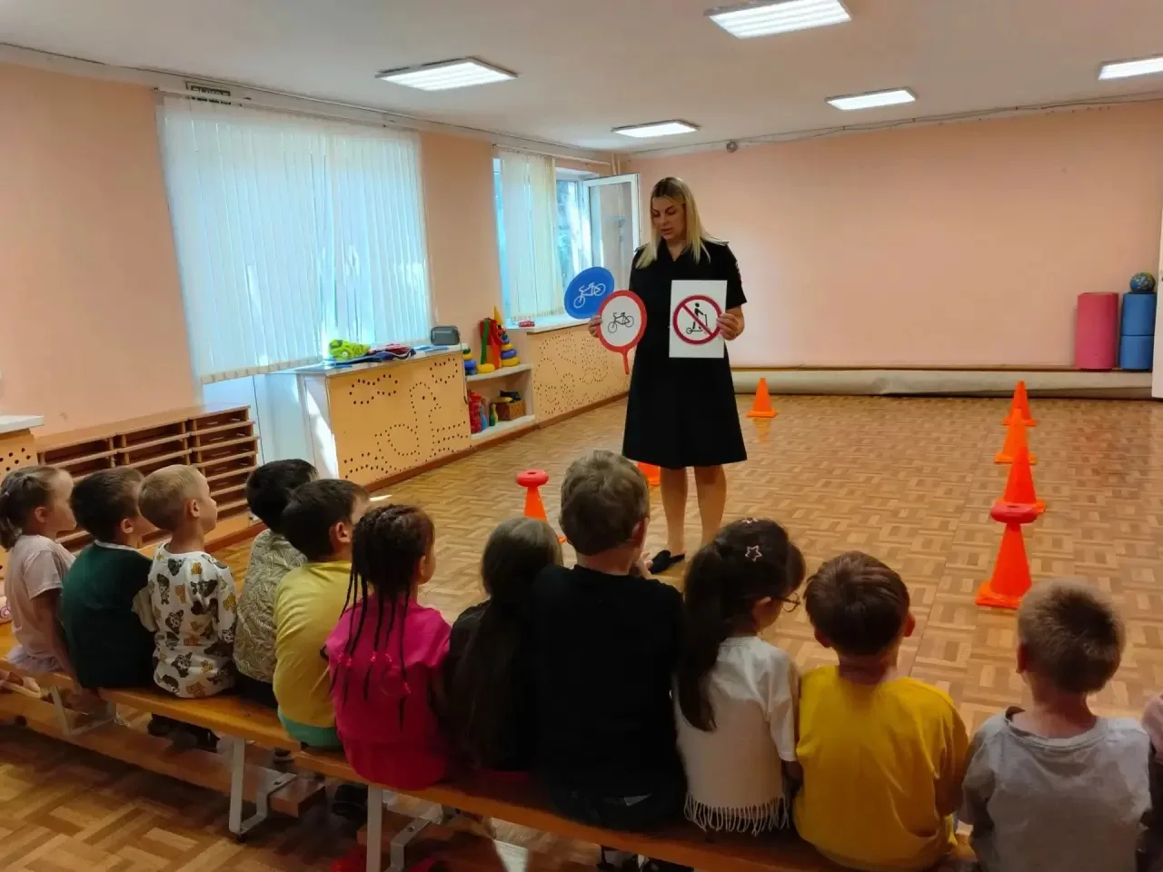 🚦 Важное событие в нашем детском саду! 🚦

Дорогие родители! Сегодня к нам в гости приходила инспек