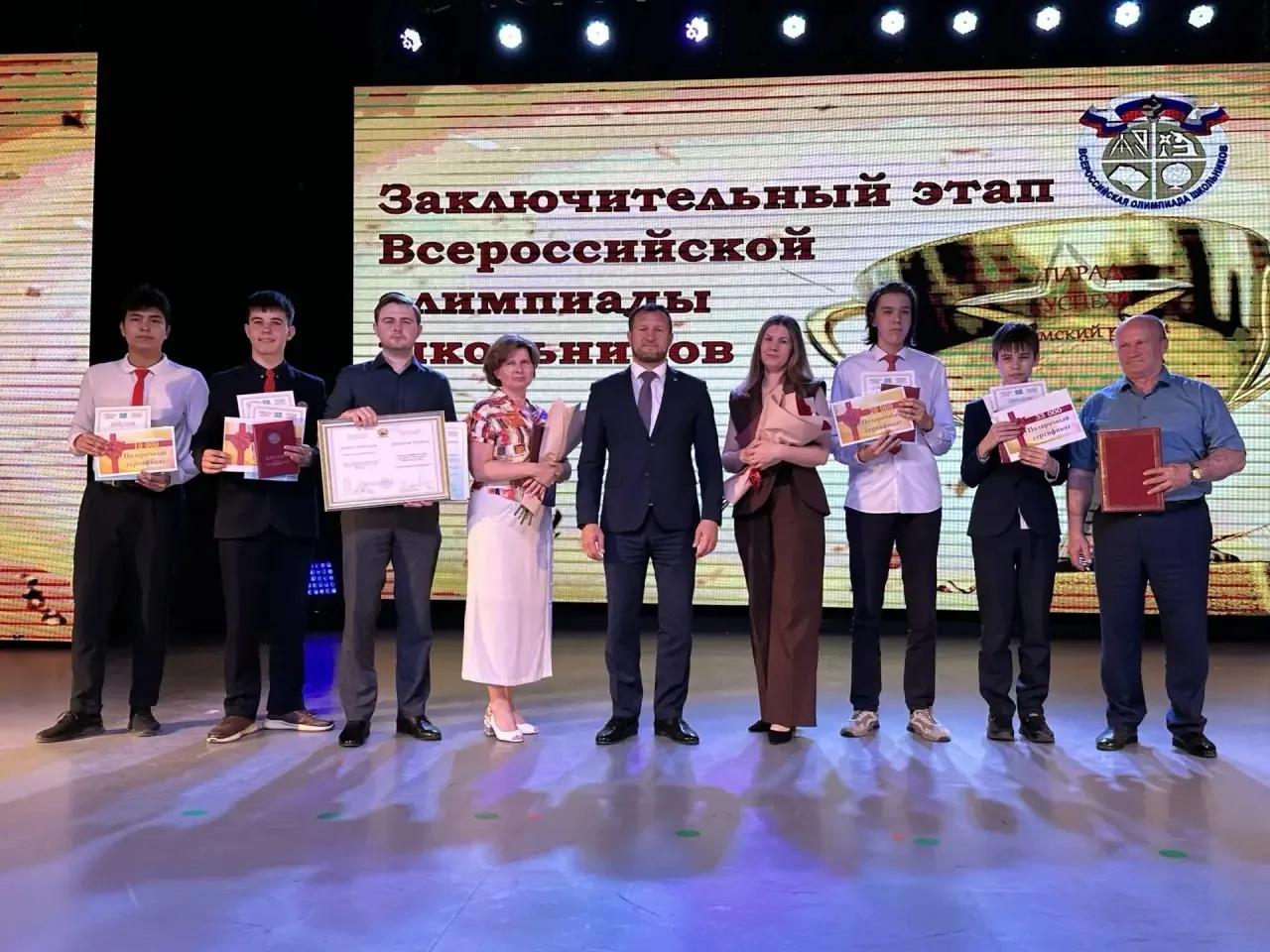 Триумф Лицея № 161 на «Параде успеха» Дёмского района! 🏆✨ Сегодня Дёма чествовала тех, кто своими зн