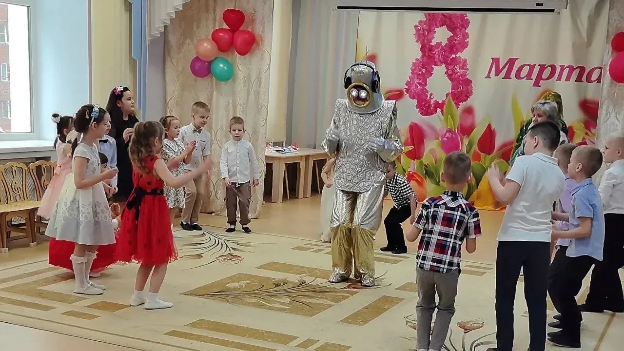 В весёлой, добродушной обстановке в ДО «Светлячок» прошел праздник, посвященный Международному женск