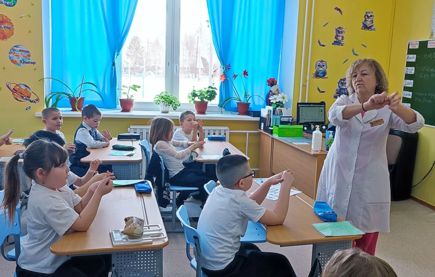 🤲Мастер – класс "Моем руки правильно!"  💥Сегодня во  2В классе медицинский работник👩‍⚕ Ключко И.В. п