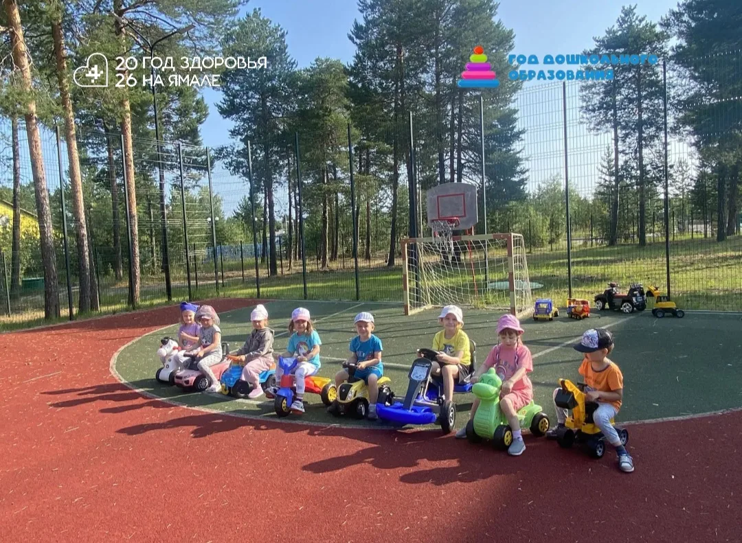#НиДняБезДвижения 
☀🏃‍♀️️Утренняя зарядка и весёлые эстафеты на свежем воздухе под голубым небом и 