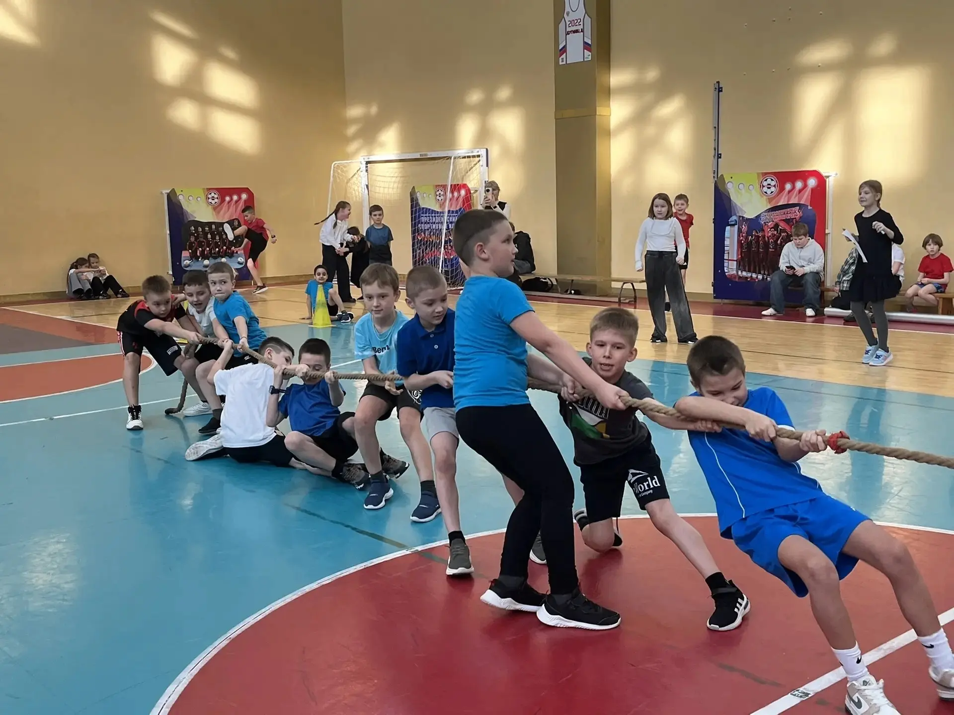 Спортивный праздник ко Дню защитника Отечества! 27 февраля в МБОУ СОШ «Школа будущего» кипели спорти