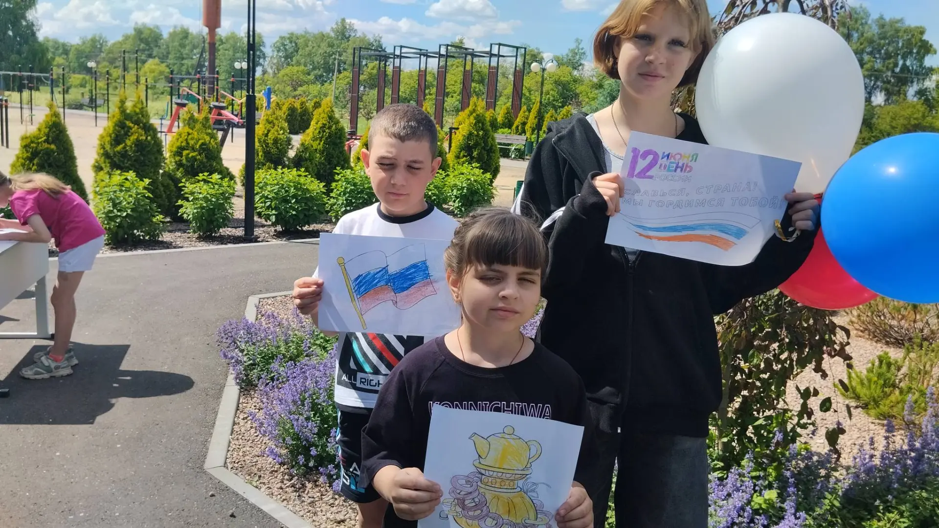 «Рисуй, Россия!»: как активисты Первичного отделения Движения Первых  выразили любовь к Родине через