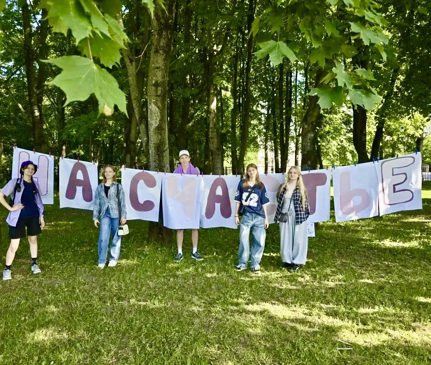 Школьные волонтёры на фестивале добрых дел 💜

🗓️ 5 июня команда наших школьных волонтерских отрядо