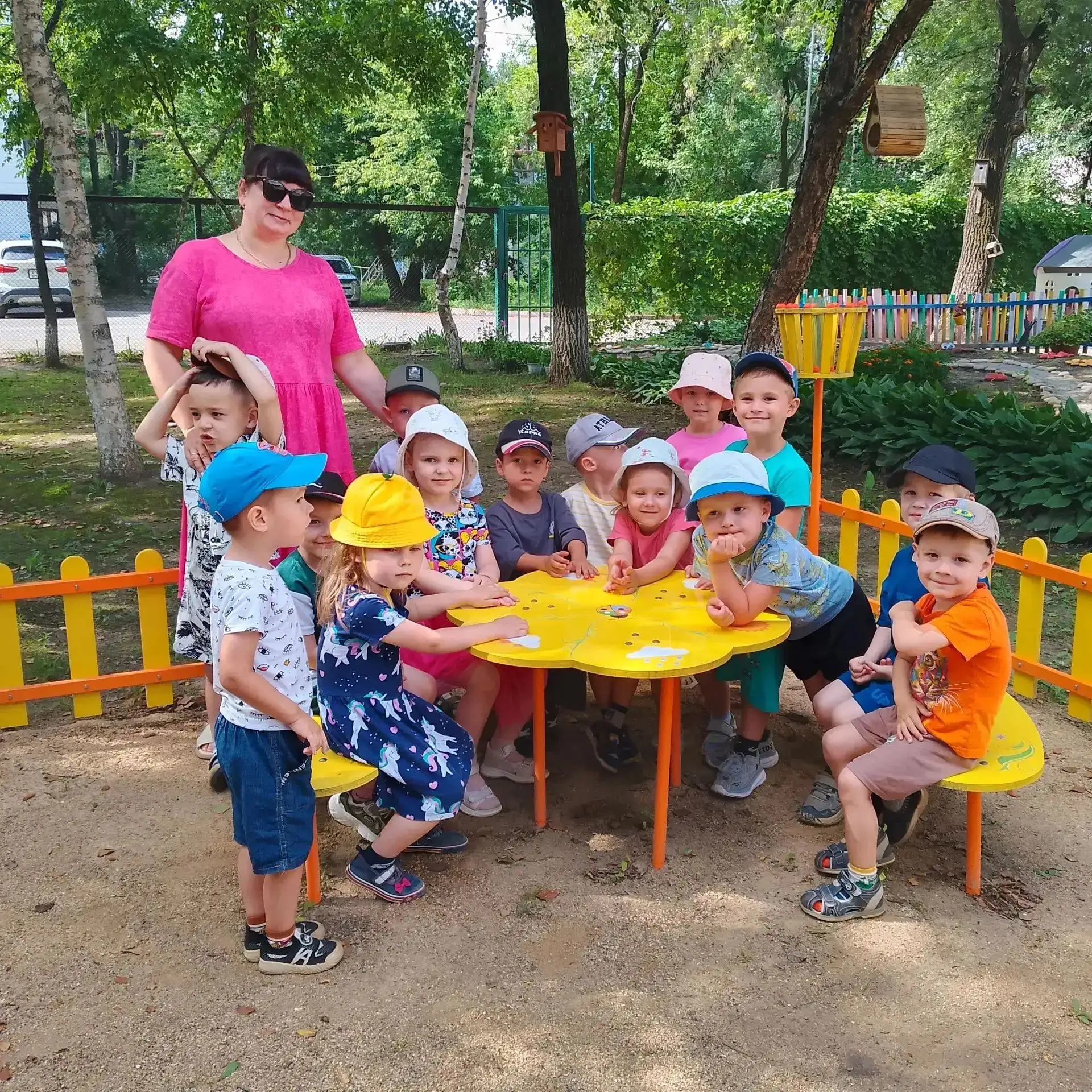 Юные метеорологи группы «Капельки» в деле! 🌤️🌡️

Наша группа «Капельки» превратилась в настоящую н