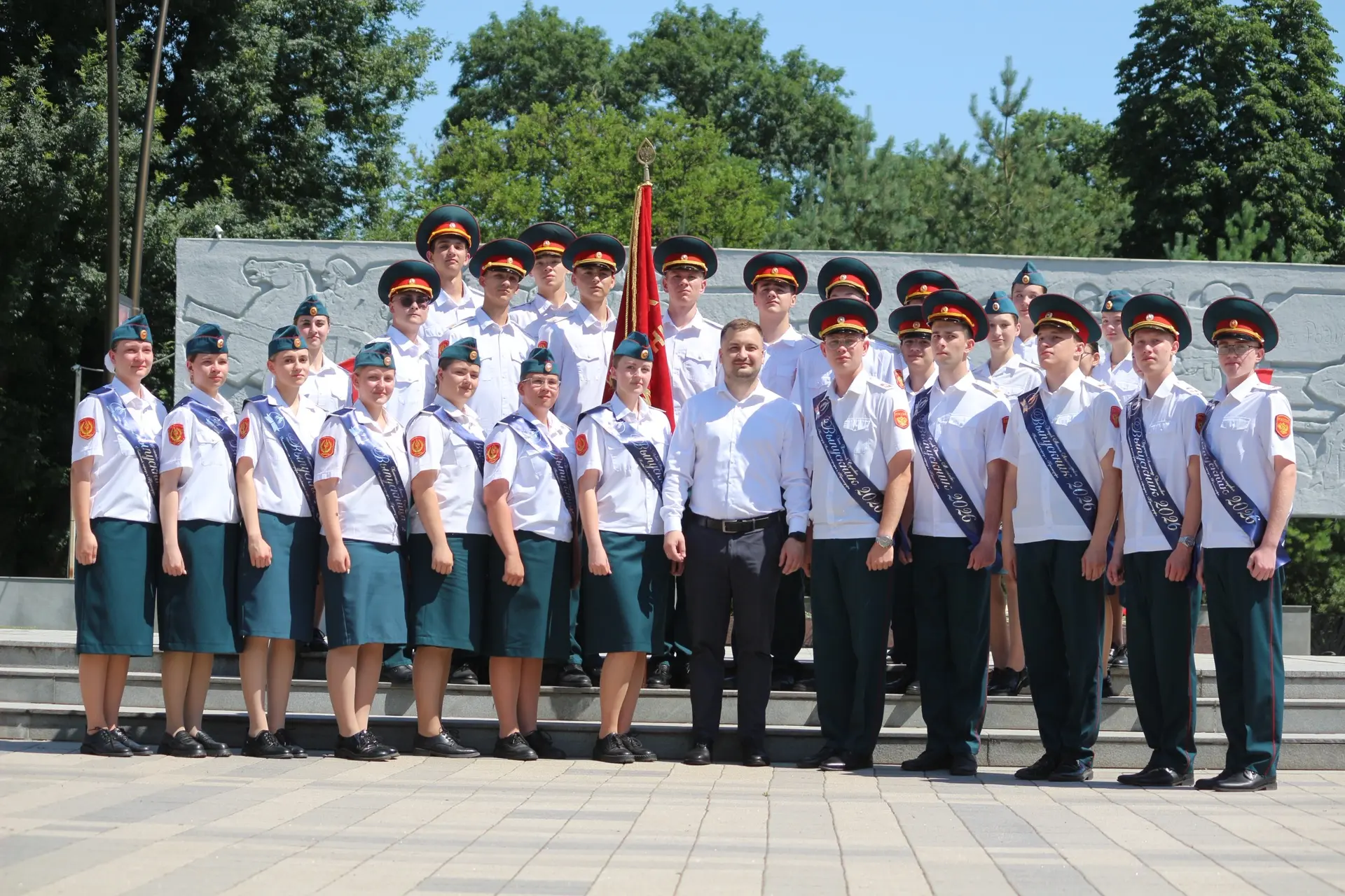 Выпускной Почётного караула: новая глава для молодых защитников! 🇷🇺

🎉 Сегодня на площади Памяти 