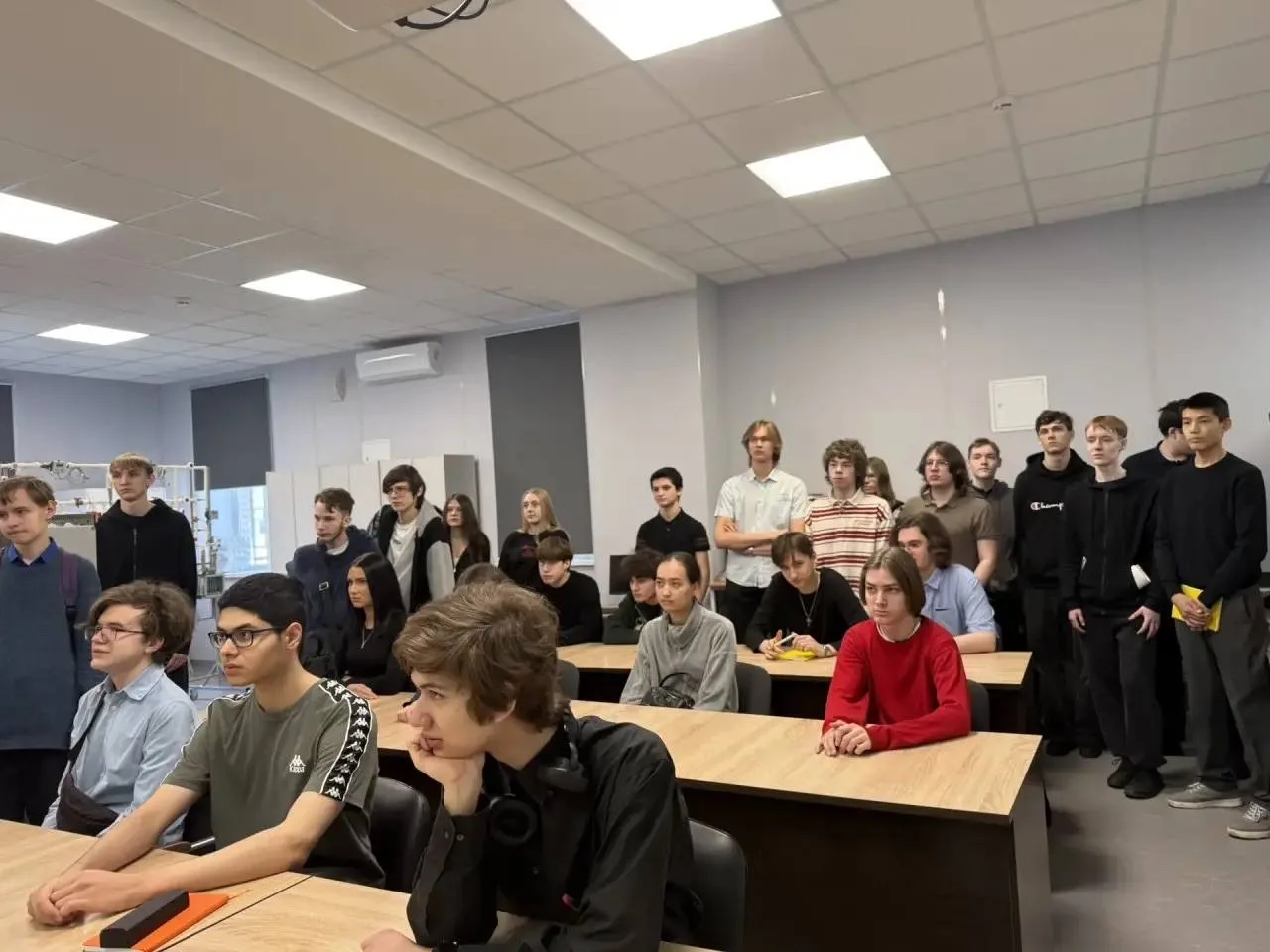 ✨ Недавно на кафедре ИТНО НИУ МЭИ прошёл мастер‑класс для учеников 10 «А» и 11 «К» классов (инженерн