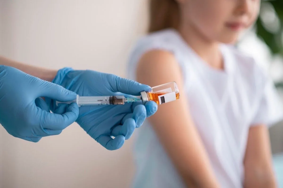 В России девочек 12–13 лет начнут бесплатно вакцинировать от ВПЧ во второй половине 202...