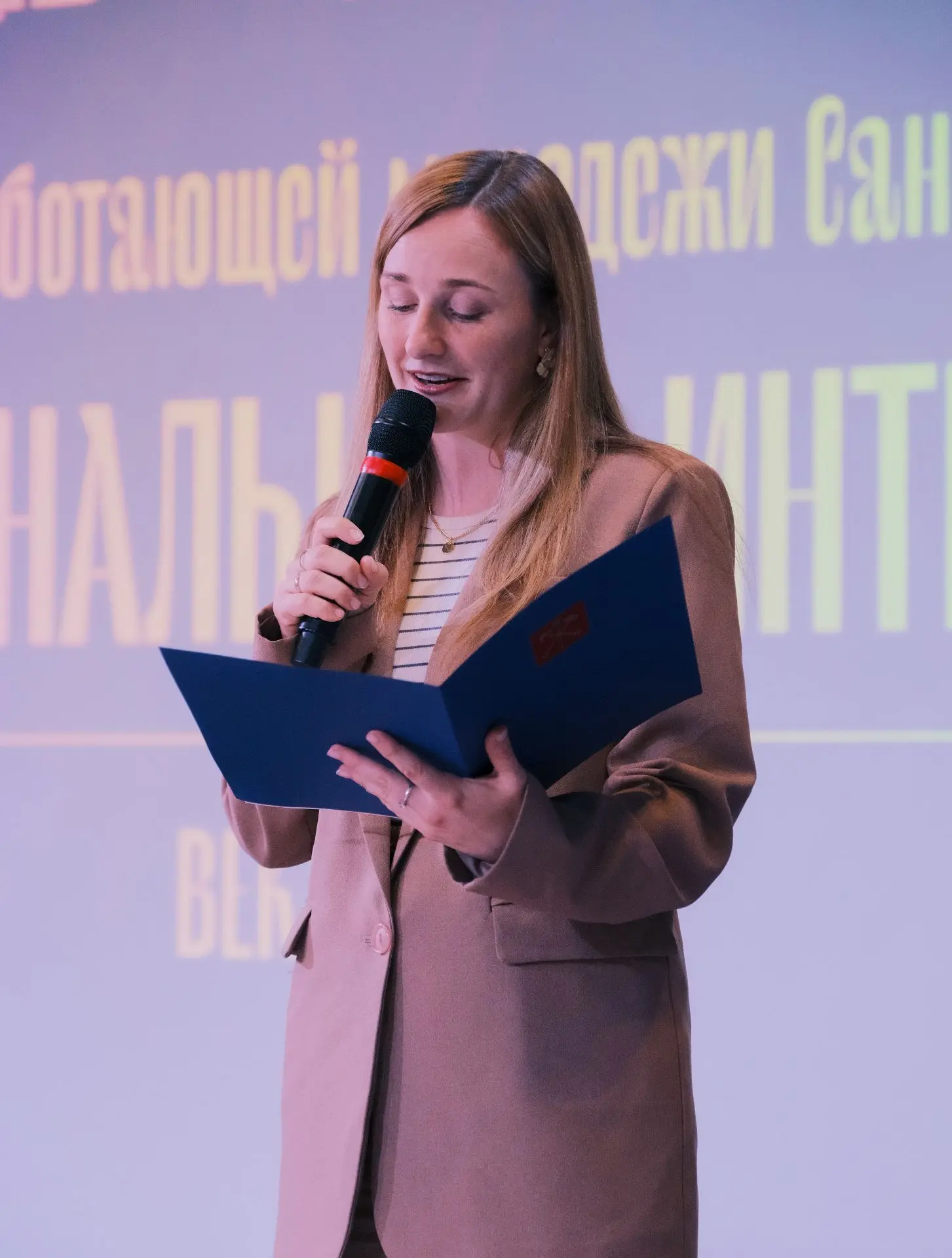 Старт выезда ВЕКТОРхСРМ «Путь мастера. Эмоциональный интеллект»! 

Директор Центра «ВЕКТОР» Варвара 