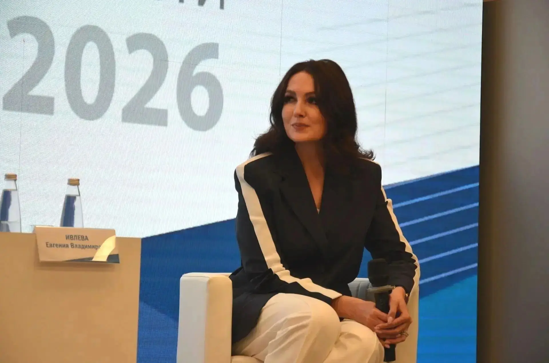 Разговор о важном: «классная встреча» с Евгенией Ивлевой на форуме волонтёров Избирательной комиссии