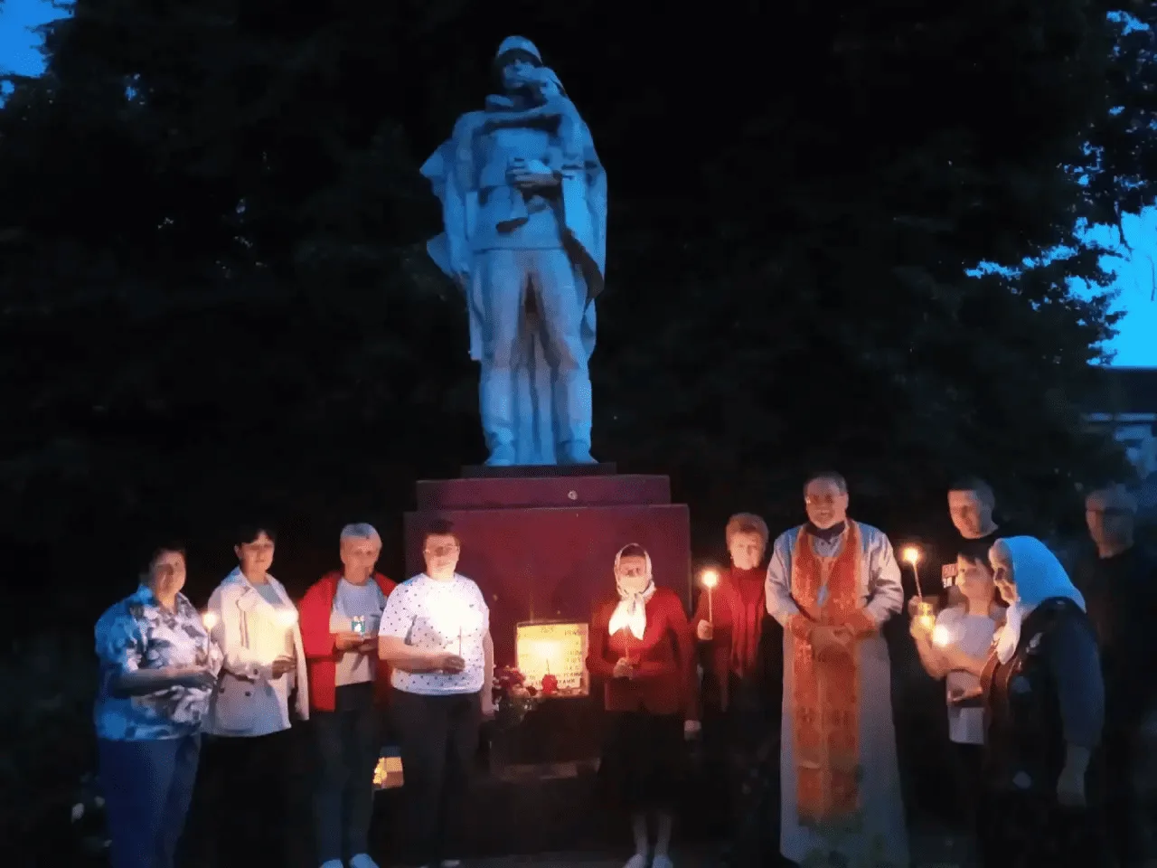 Каждый год 22 июня, в день Памяти и скорби проходит акция "Свеча памяти". По всей России зажигаются 