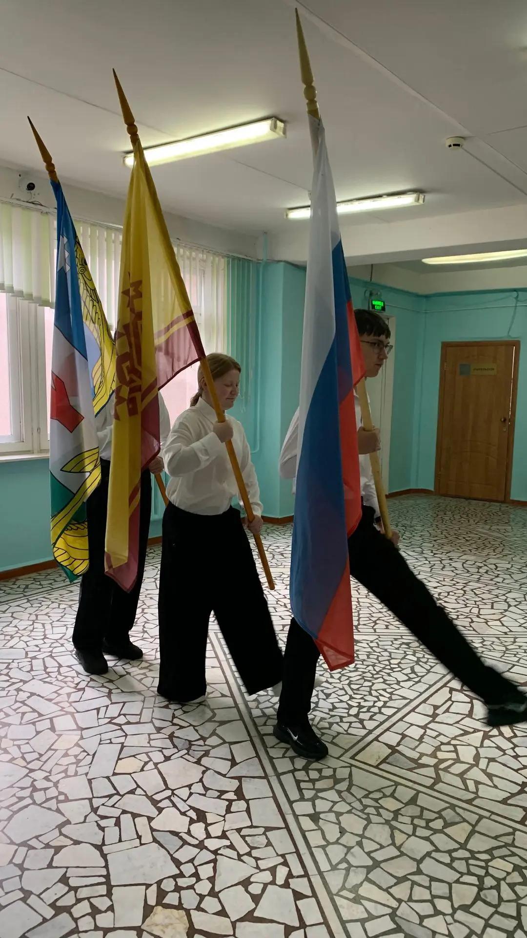 Сегодня в нашей школе прошла первая торжественная линейка!