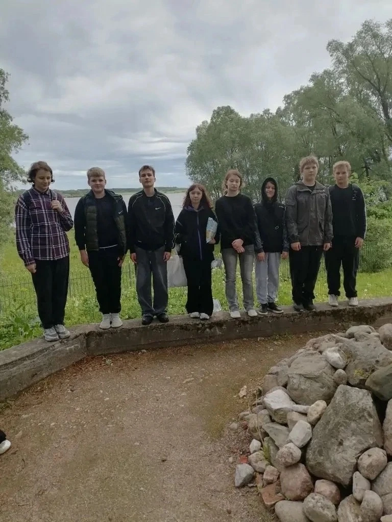 Поход за знаниями и красотой! 🌿🔭

Наши ребята — настоящие экологи и исследователи! 💚 Вместе со св