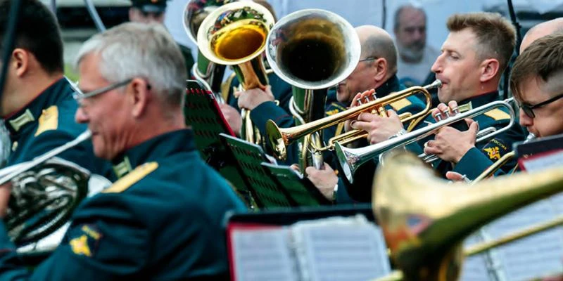 🎺 Фестиваль «Спасская башня» в саду «Эрмитаж»

8 августа в уютной атмосфере сада «Эрмитаж» выступит