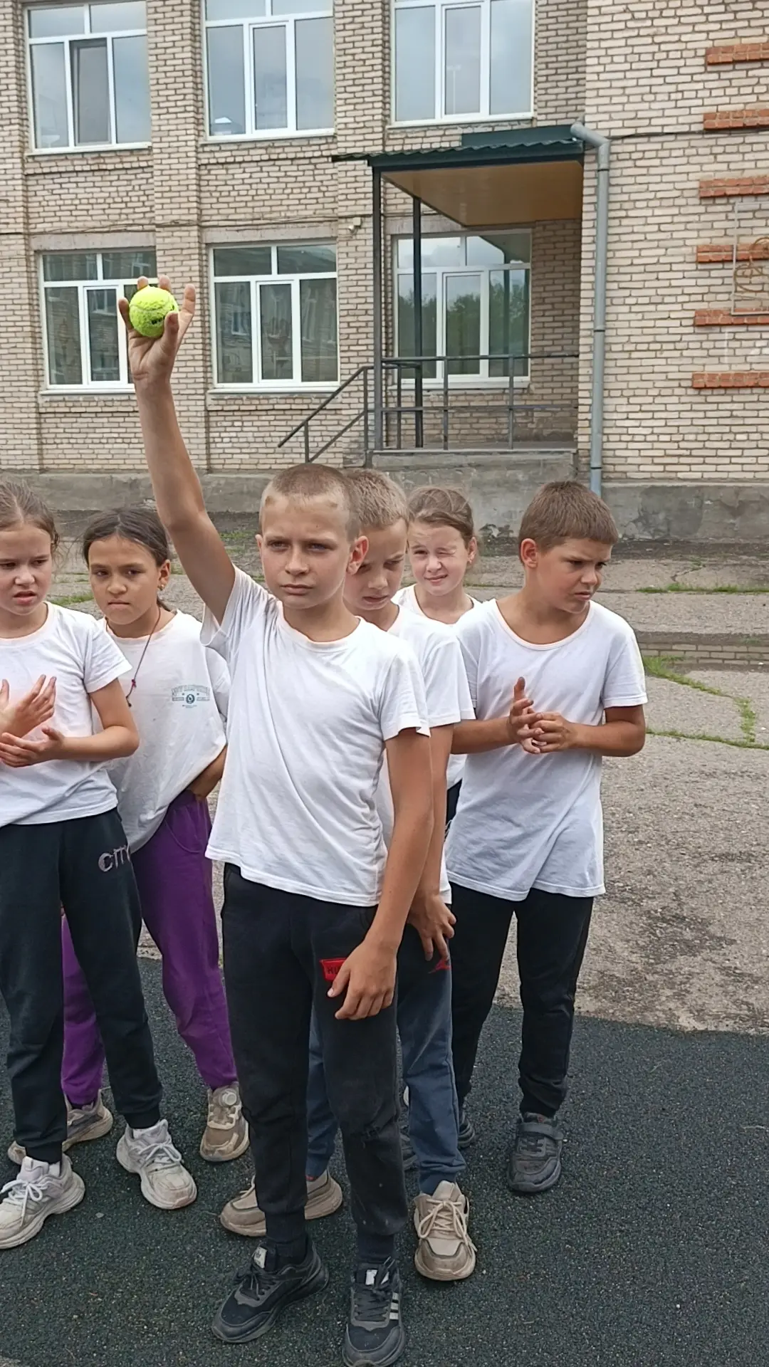 ⚡ «Солнышко» сияет на Спартакиаде

Наша команда пришкольного лагеря «Солнышко» вернулась с первой ок