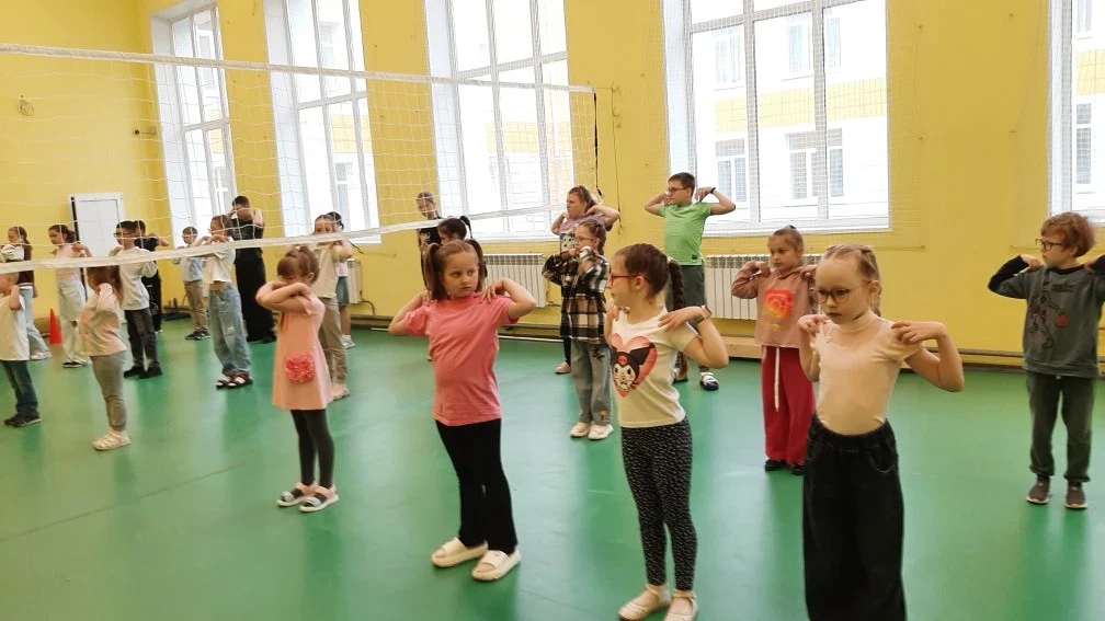 День культуры России «Узоры дружбы» 🎨

Вторая неделя в пришкольном оздоровительном лагере началась 