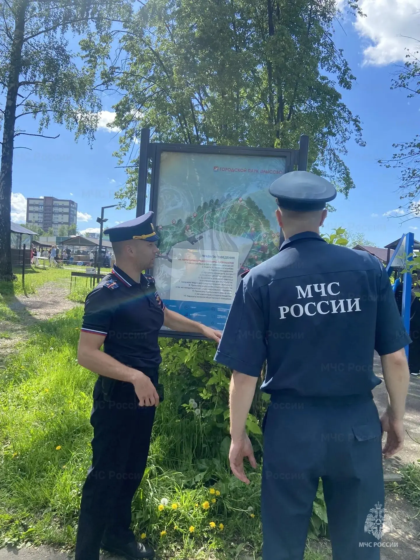 ⚠️ Совместный рейд в Долгопрудном: профилактика пожаров и безопасности на воде  Сотрудники отдела на