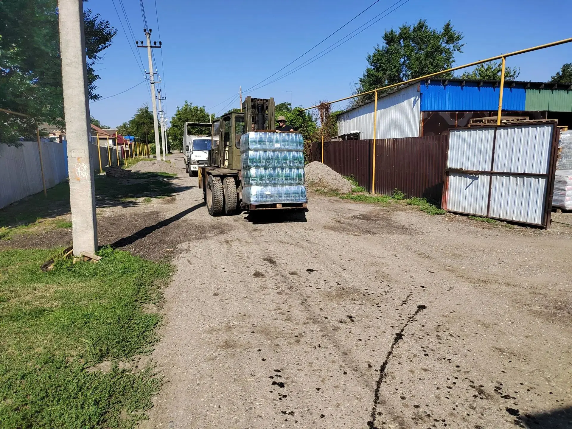 В зону СВО 06.09.2026 года, из станицы Старопавловской, направили 24 тонны питьевой воды!