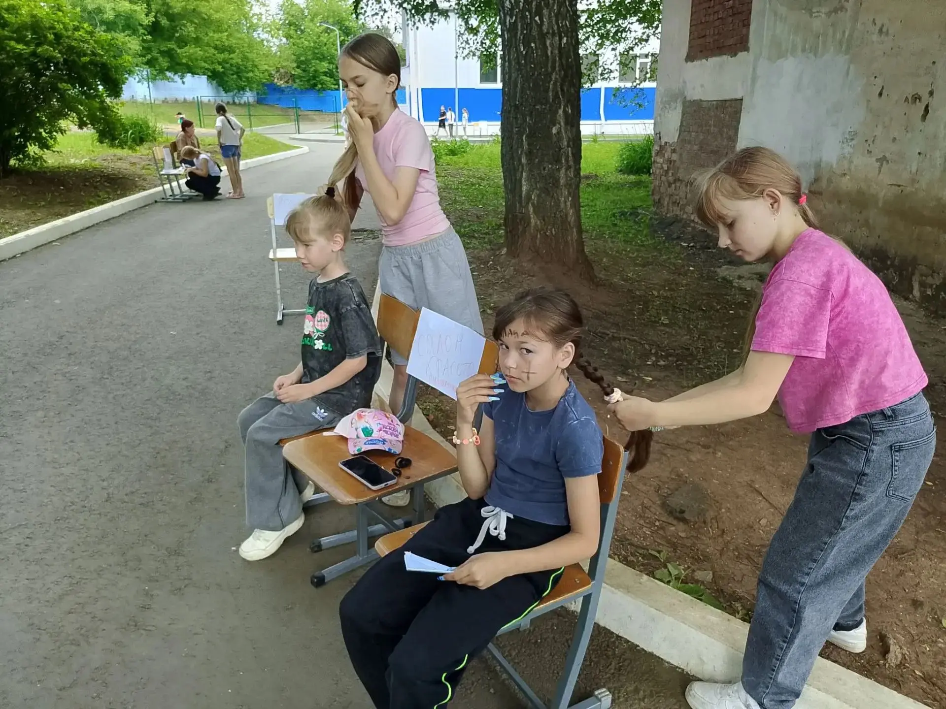 Сегодня в школьном лагере прошло мероприятие «Ижик-маркет». Ребята попробовали себя в роли бизнесмен