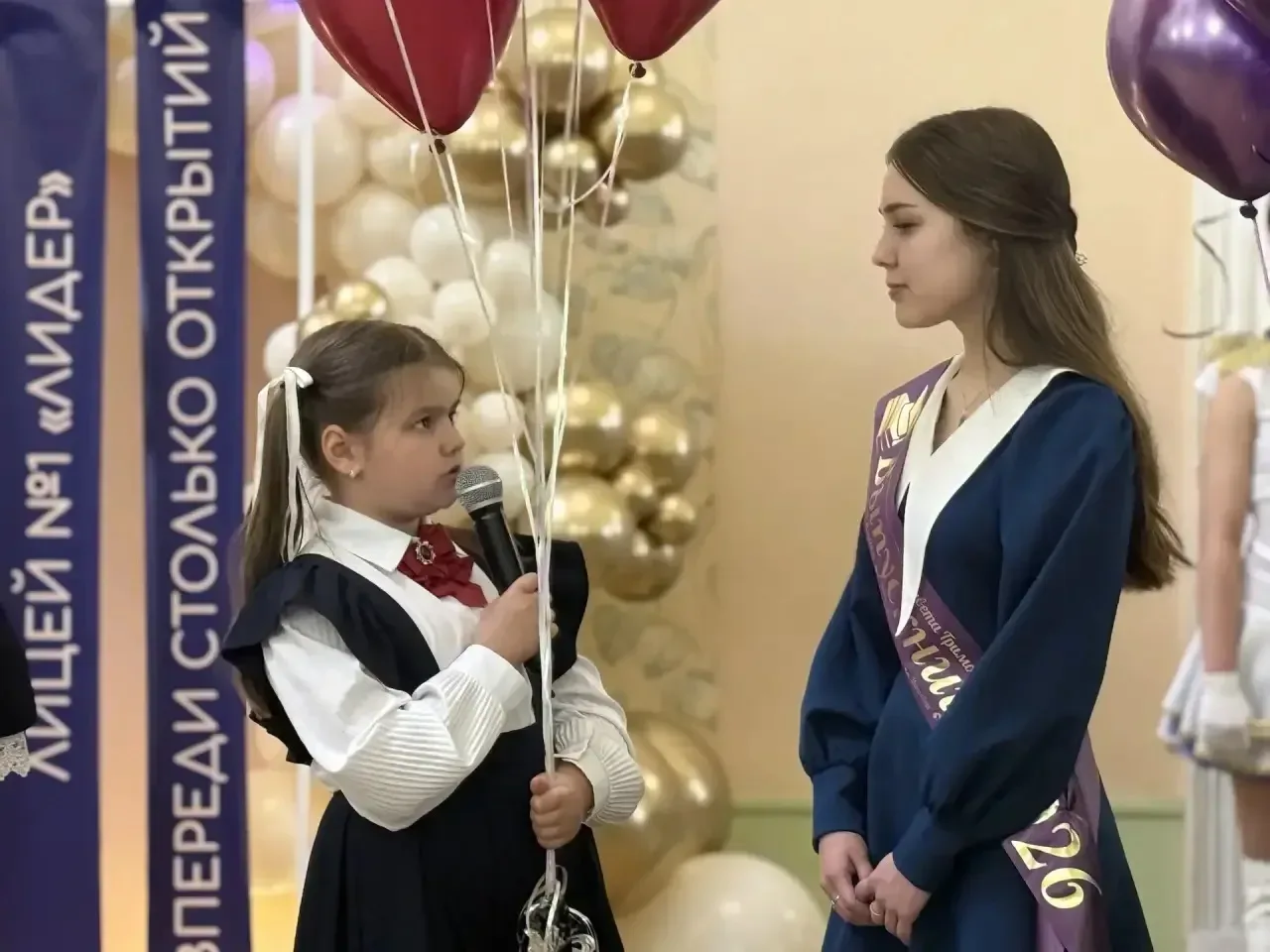 🥳 Макеевка отметила Последний звонок: трогательное прощание и яркое начало!  ✨ 26 мая 2026 года, в Г