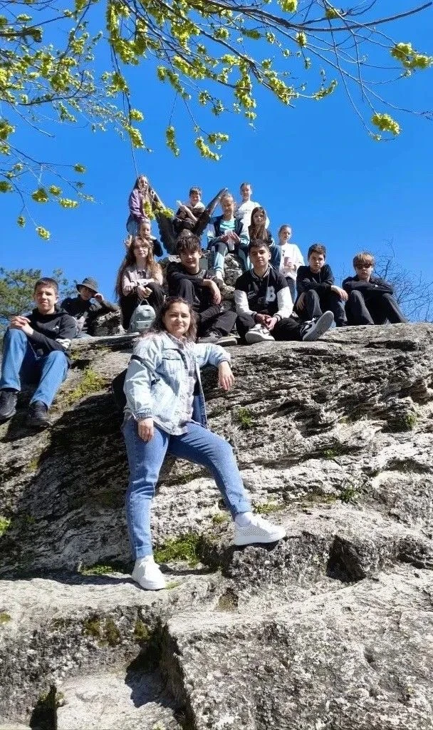 ВЫХОДНЫЕ С ПОЛЬЗОЙ: «ОТ ДОМИКА ДО ОБЕЛИСКА: ПУТЬ К ПАМЯТИ ПОЭТА»💯. 26 апреля ученики 7 «Е» класса❤️ 