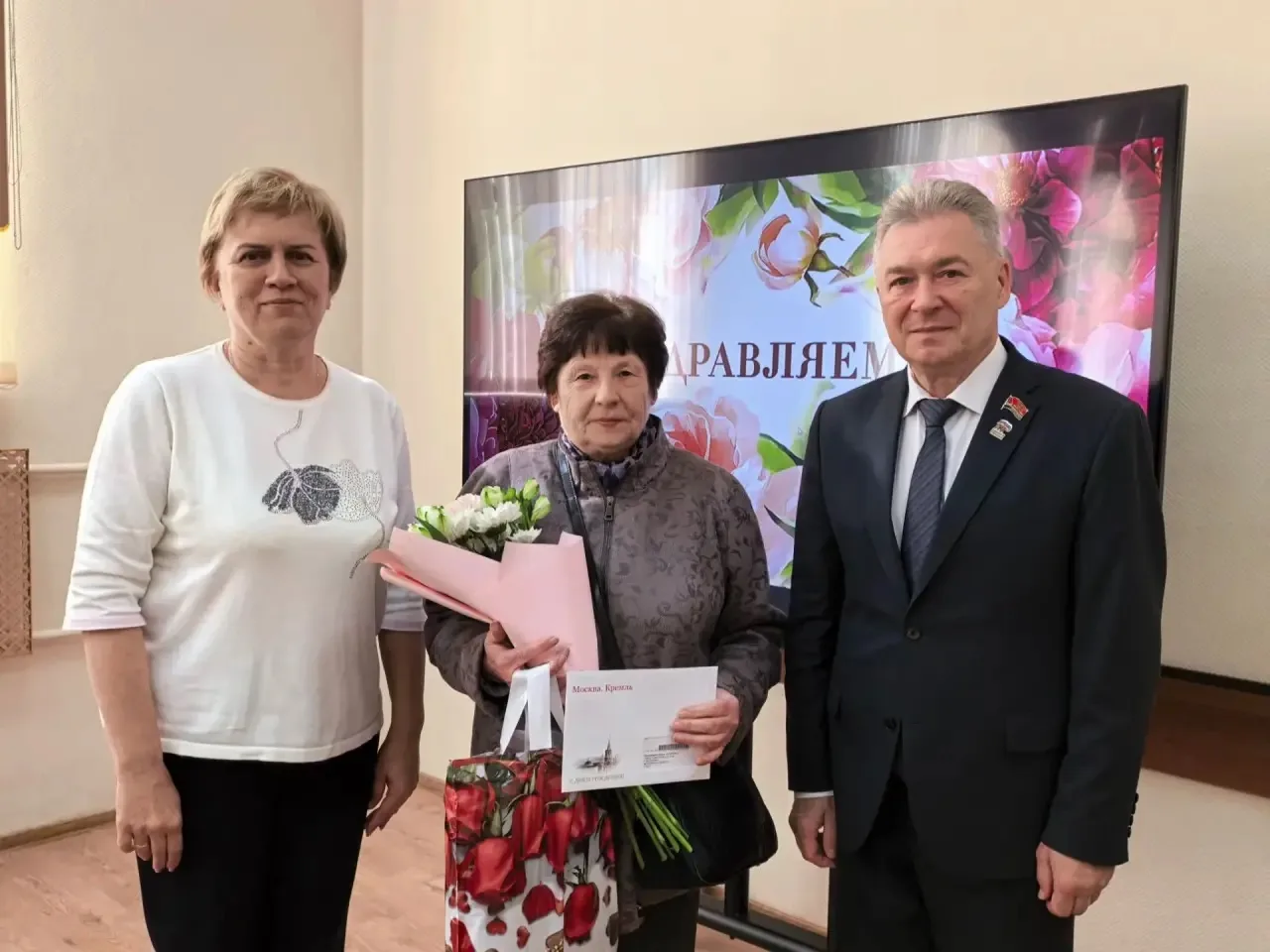 Вместе с председателем Совета депутатов Юрием Егоровым поздравили с 96-летием труженицу...