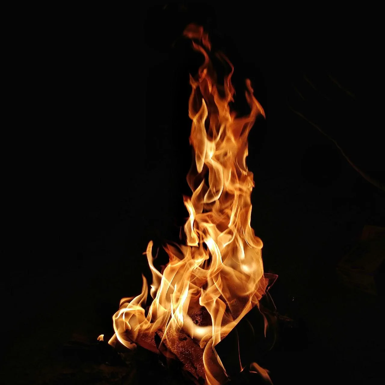 🔥 «Огненная защита»: как славяне использовали огонь для уюта!

Огонь — символ очищения. Славяне вер