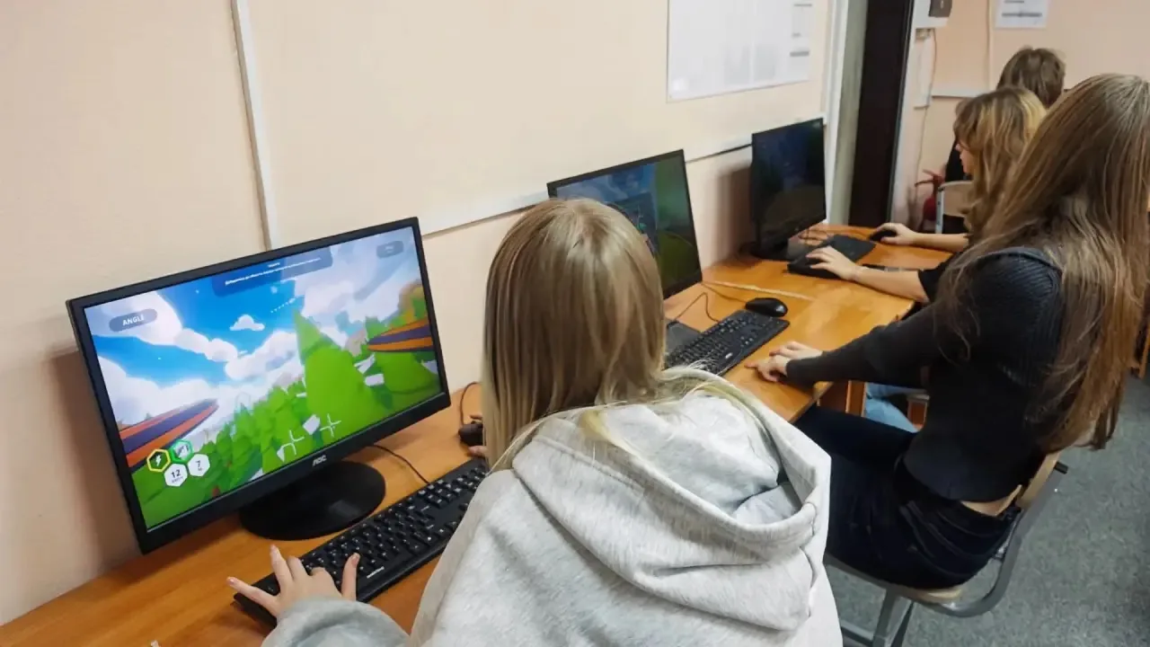 Урок труда в 9 классе 💪 Работа в симуляторе🎮