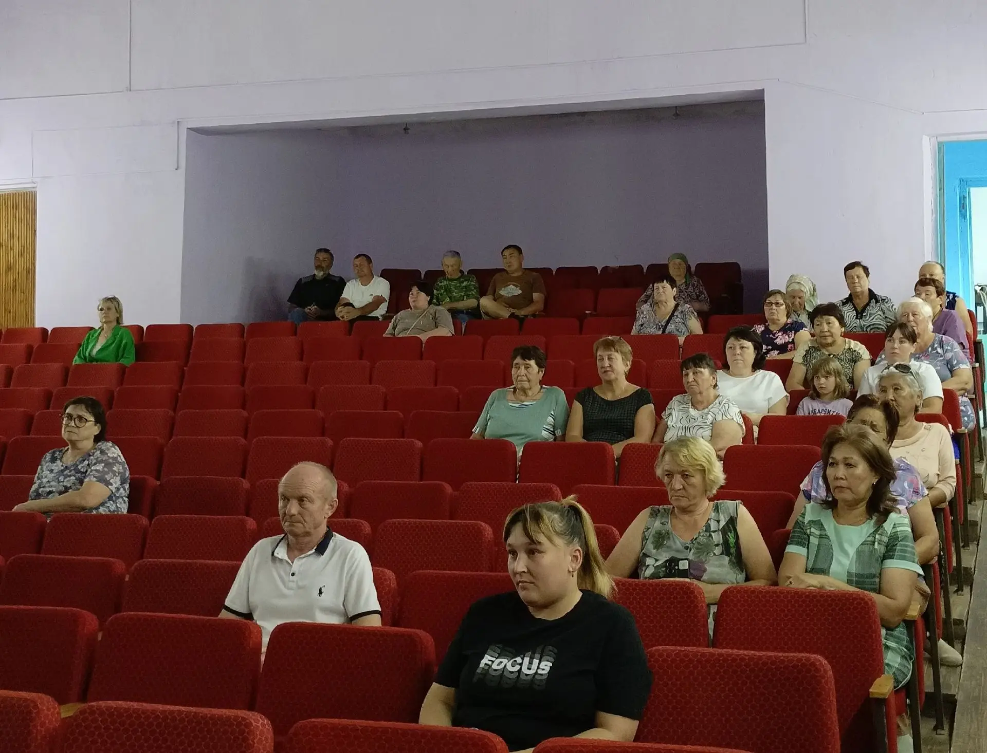 Встреча главы района Елены Наумовой с жителями с. Новокривовка