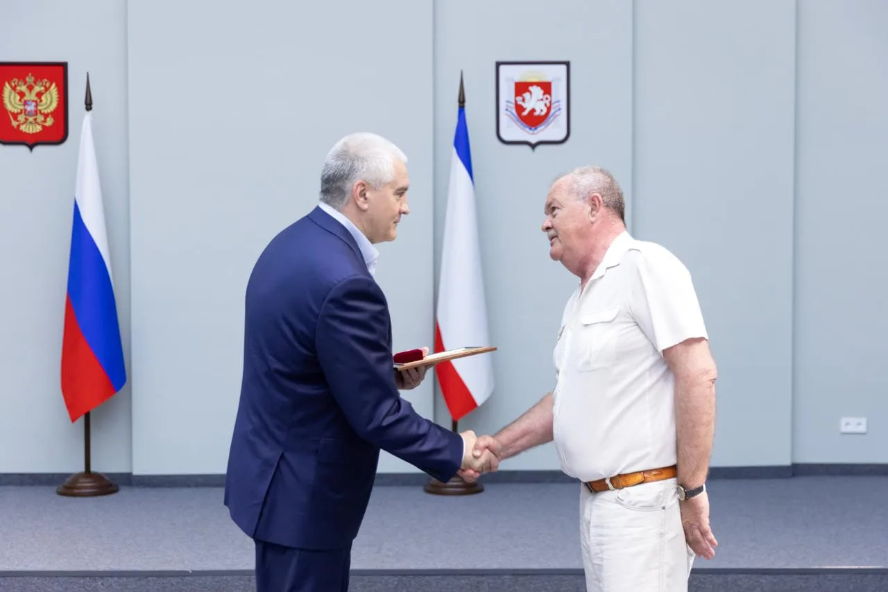 🎖Сергей Аксёнов вручил награды крымским медикам в преддверии профессионального праздника

Глава рег