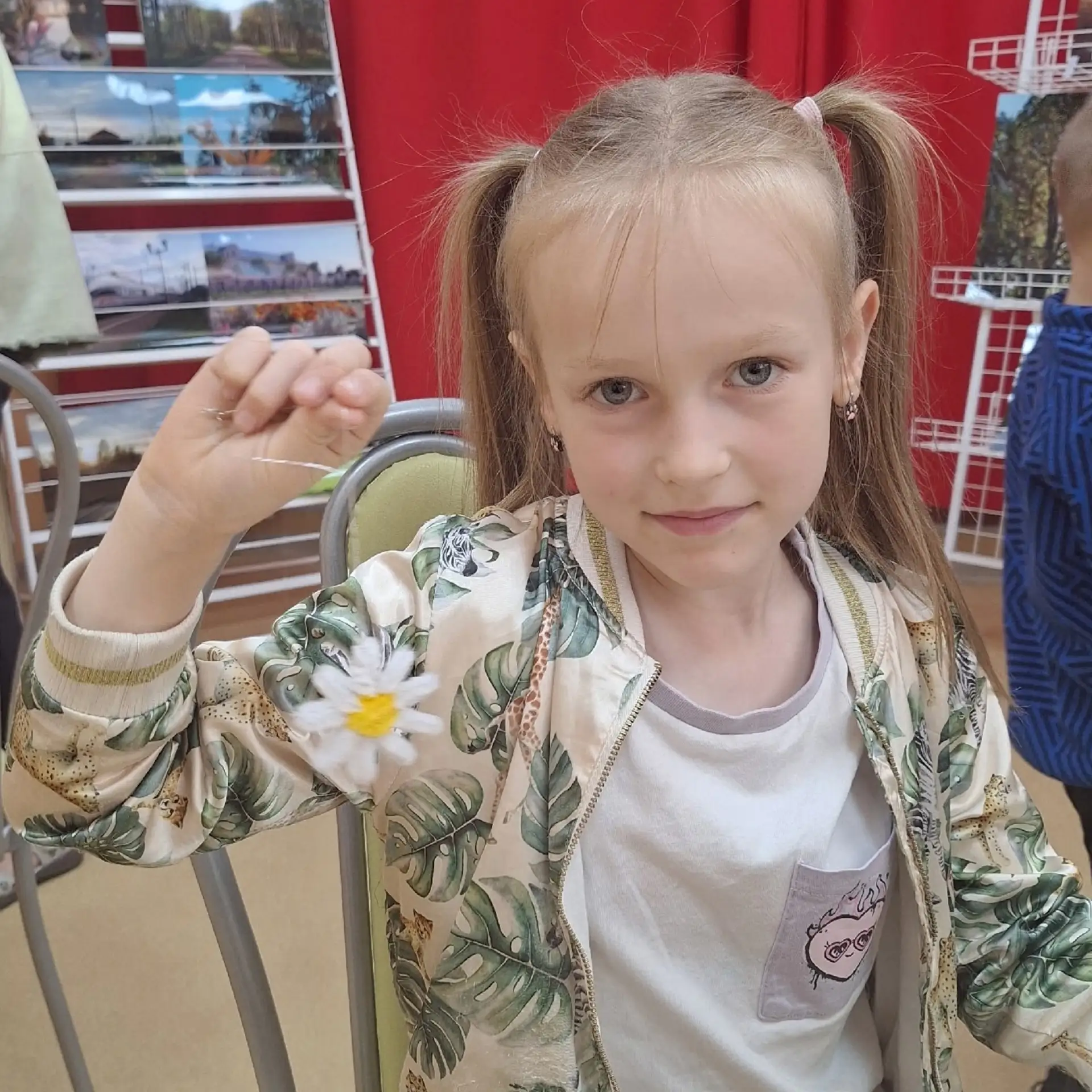 Наш "Ромашковый сад" всё пышнее с каждым днём. 
Новые участники и новые брелочки.
Приятно!

В август