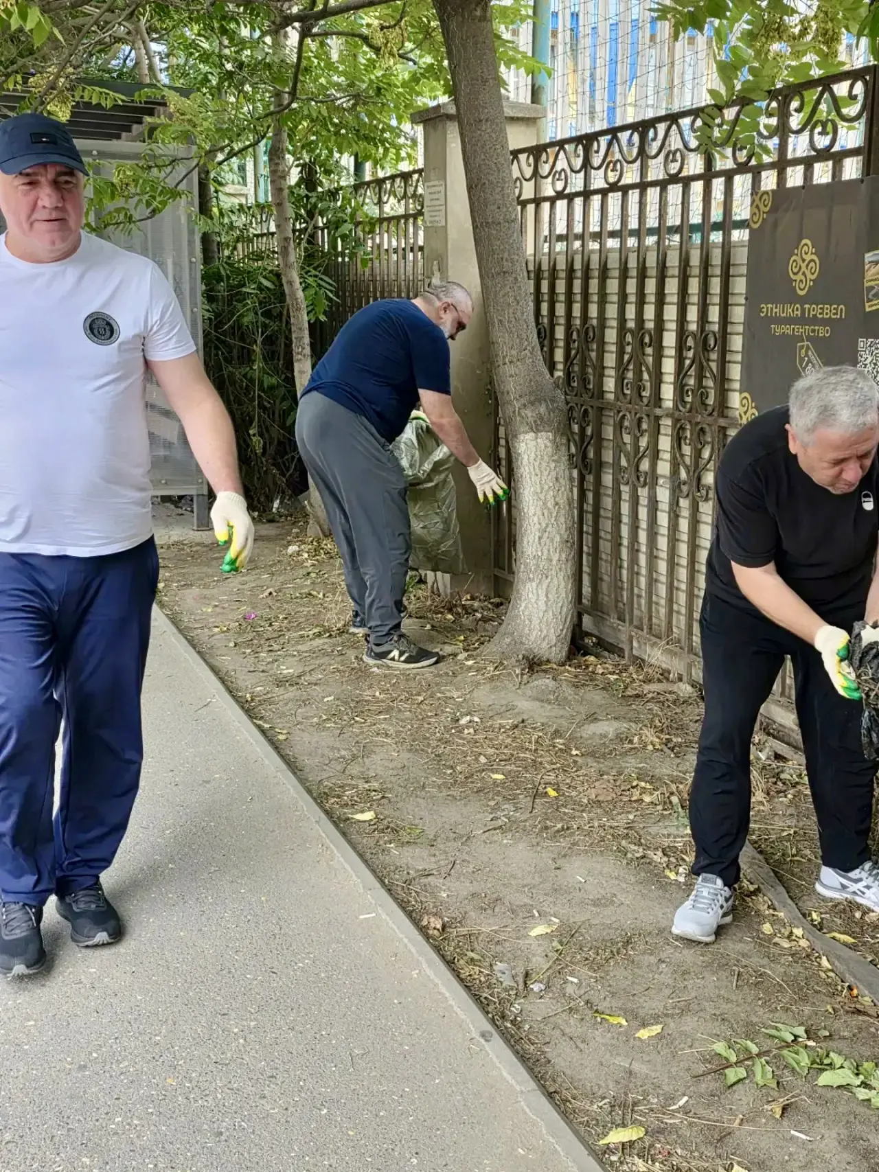 Сотрудники Управления имущественных и земельных отношений города Махачкалы приняли акти...