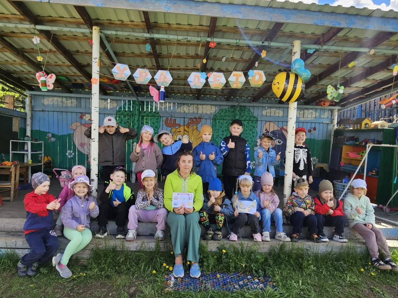 🌸☀Вот так незаметно пролетела первая неделя лета! 🌞 В нашем детском саду она началась с самых искр