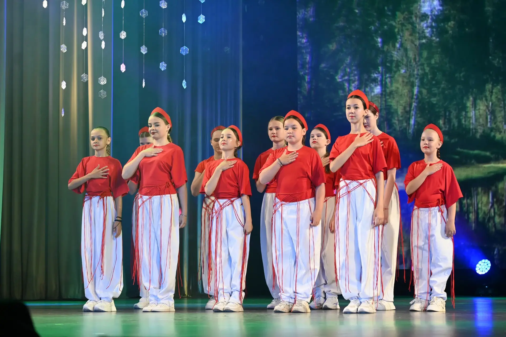 🔥🏝 КАНИКУЛЫ НА «ОСТРОВЕ» В ДК «ЭНЕРГЕТИК»! 🎭✨ 
 
18 июня в большом зале случился настоящий праздн