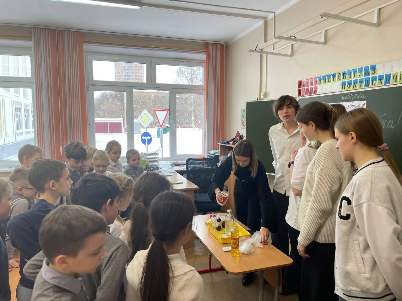 🌟🔬 Дорогие друзья!  В нашей школе прошел удивительный День науки! 🎉   Ученический Совет подготовил з